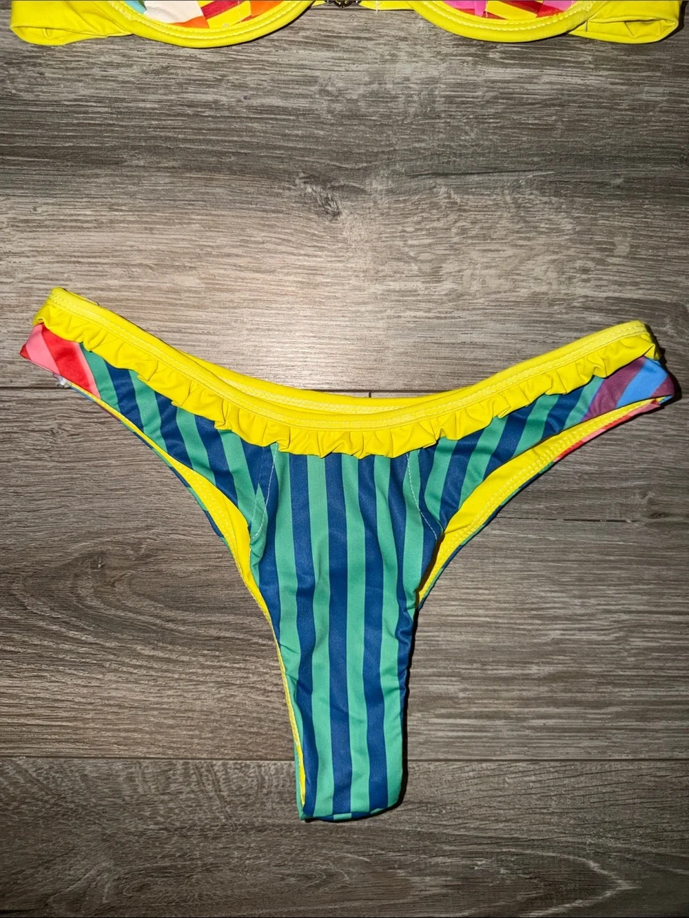 TikTok Viral Yellow-Trim Multi-Stripe Women's Bikini Set
